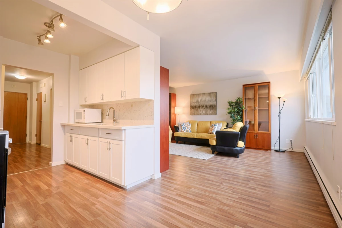 Dining Area Photo of 502 1750 Esquimalt Avenue, West Vancouver, BC
