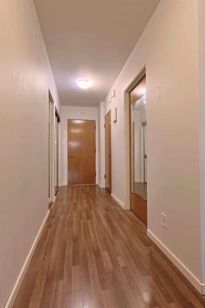 Walk-In Closet Photo of 502 1750 Esquimalt Avenue, West Vancouver, BC