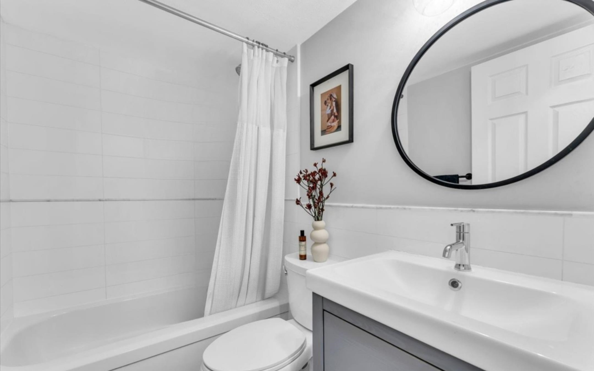 Powder Room Photo of 208 1516 E 1st Avenue, Vancouver, BC