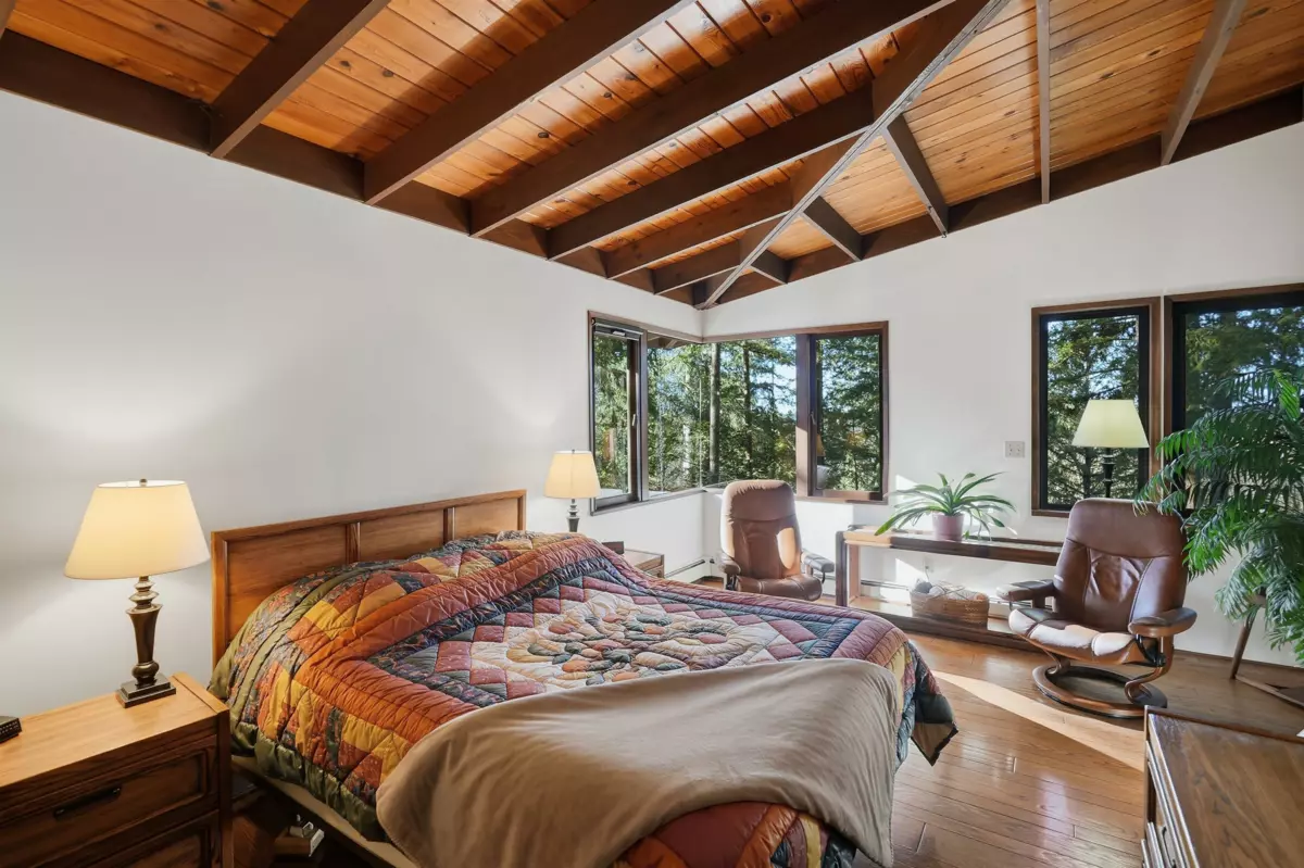 Guest Bathroom Photo of 3177 207a Street, Langley, BC