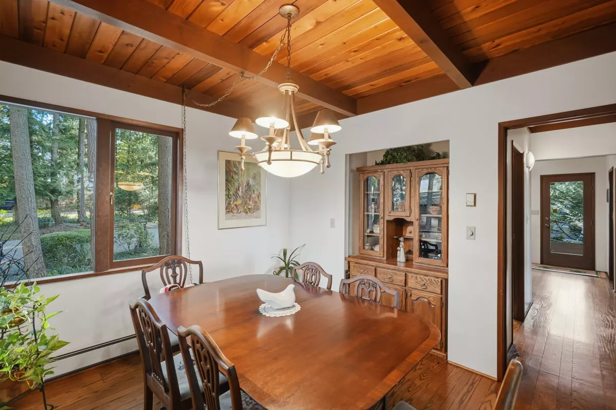 Kitchen Island Photo of 3177 207a Street, Langley, BC