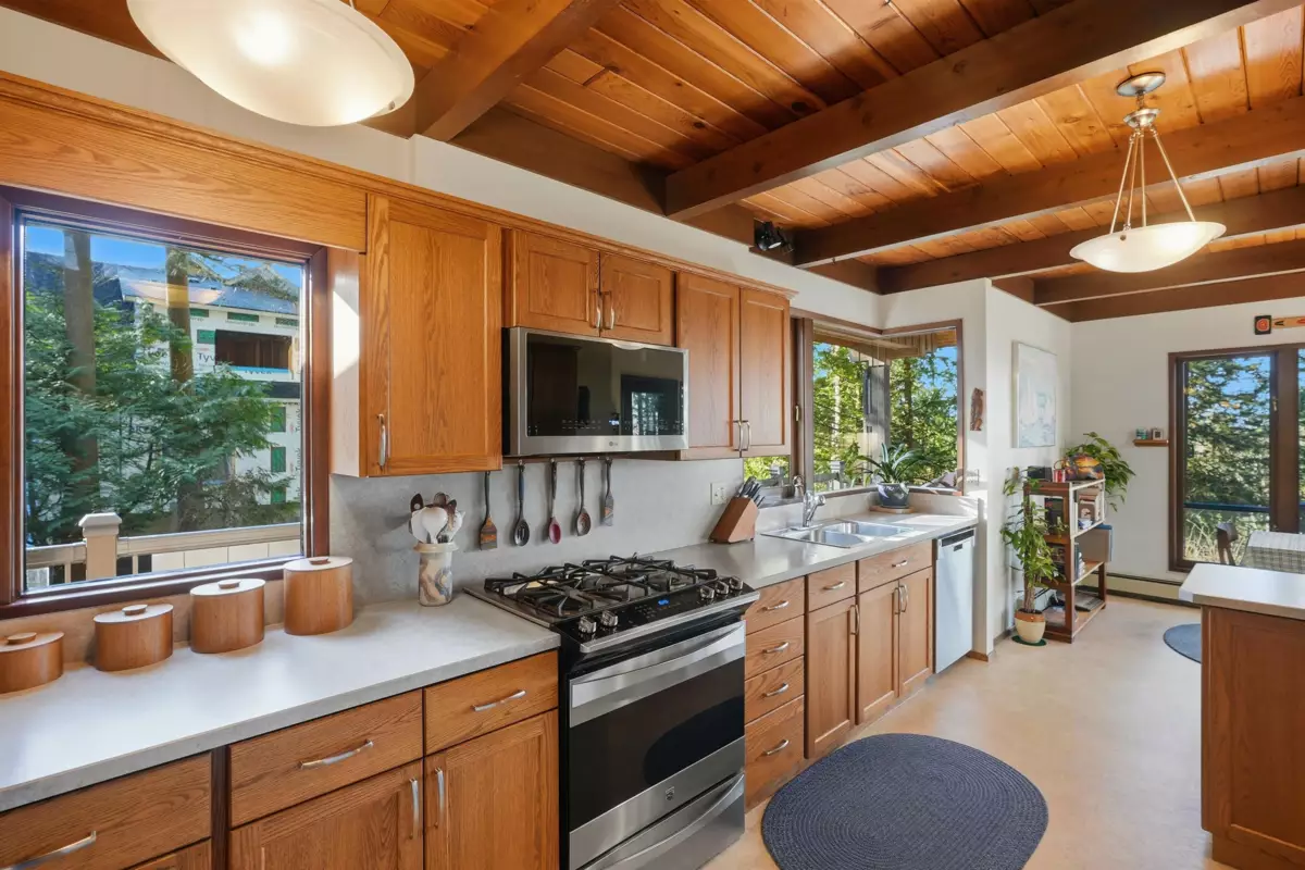 Primary Bathroom Photo of 3177 207a Street, Langley, BC