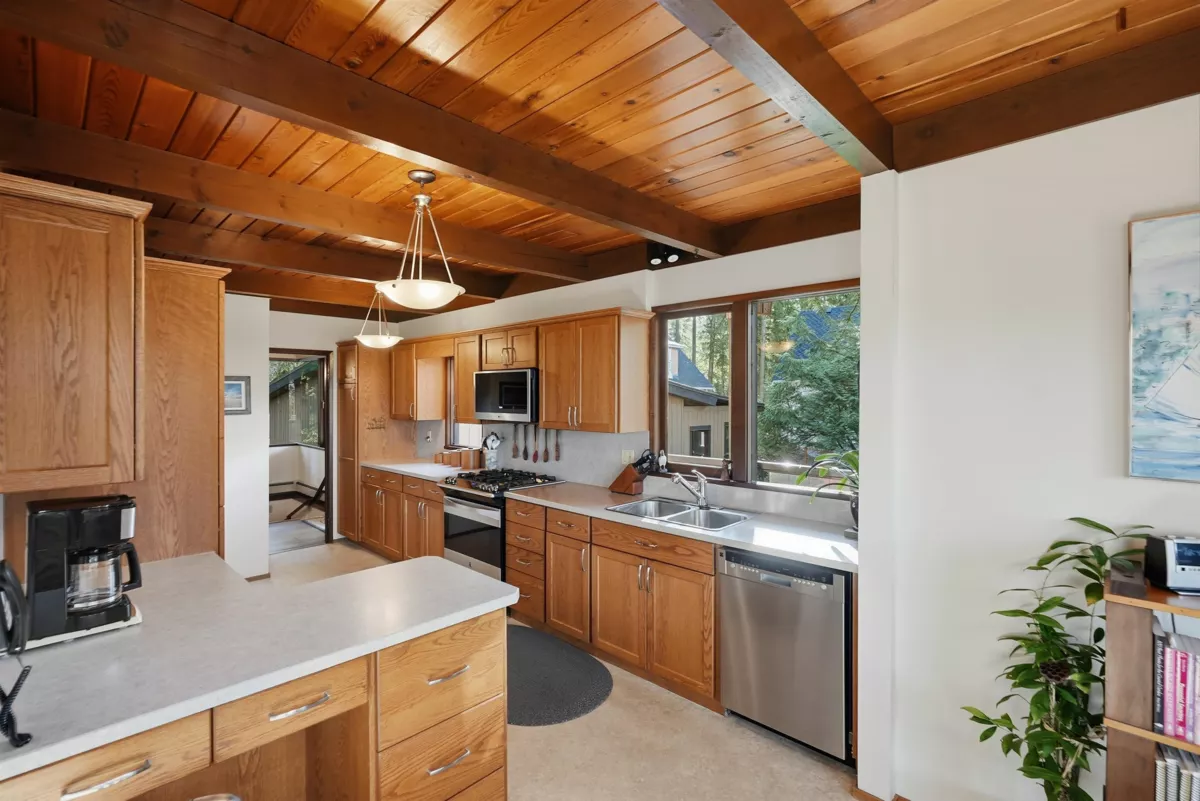 Walk-In Closet Photo of 3177 207a Street, Langley, BC