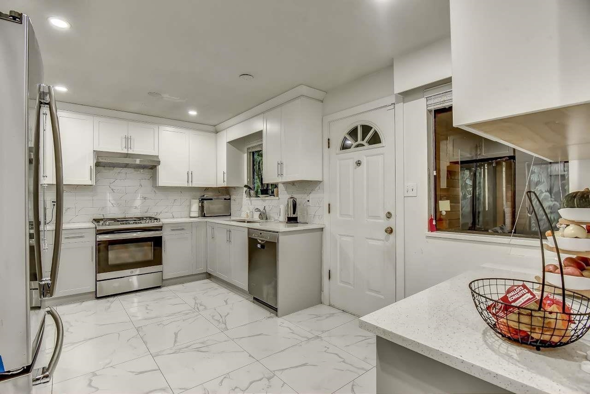 Powder Room Photo of 7031 115a Street, Delta, BC