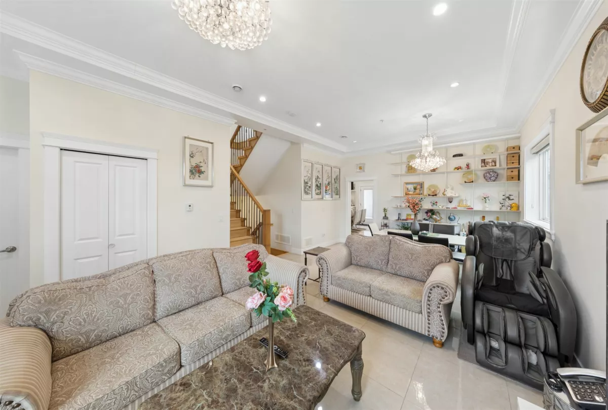 Kitchen Island Photo of 6182 Commercial Street, Vancouver, BC