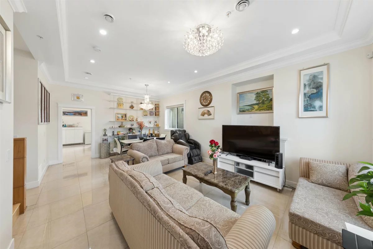 Kitchen Photo of 6182 Commercial Street, Vancouver, BC