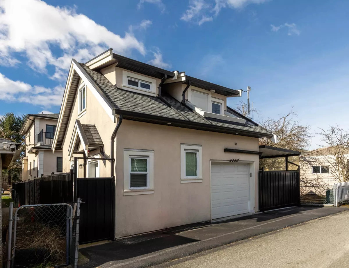 Swimming Pool Photo of 6182 Commercial Street, Vancouver, BC