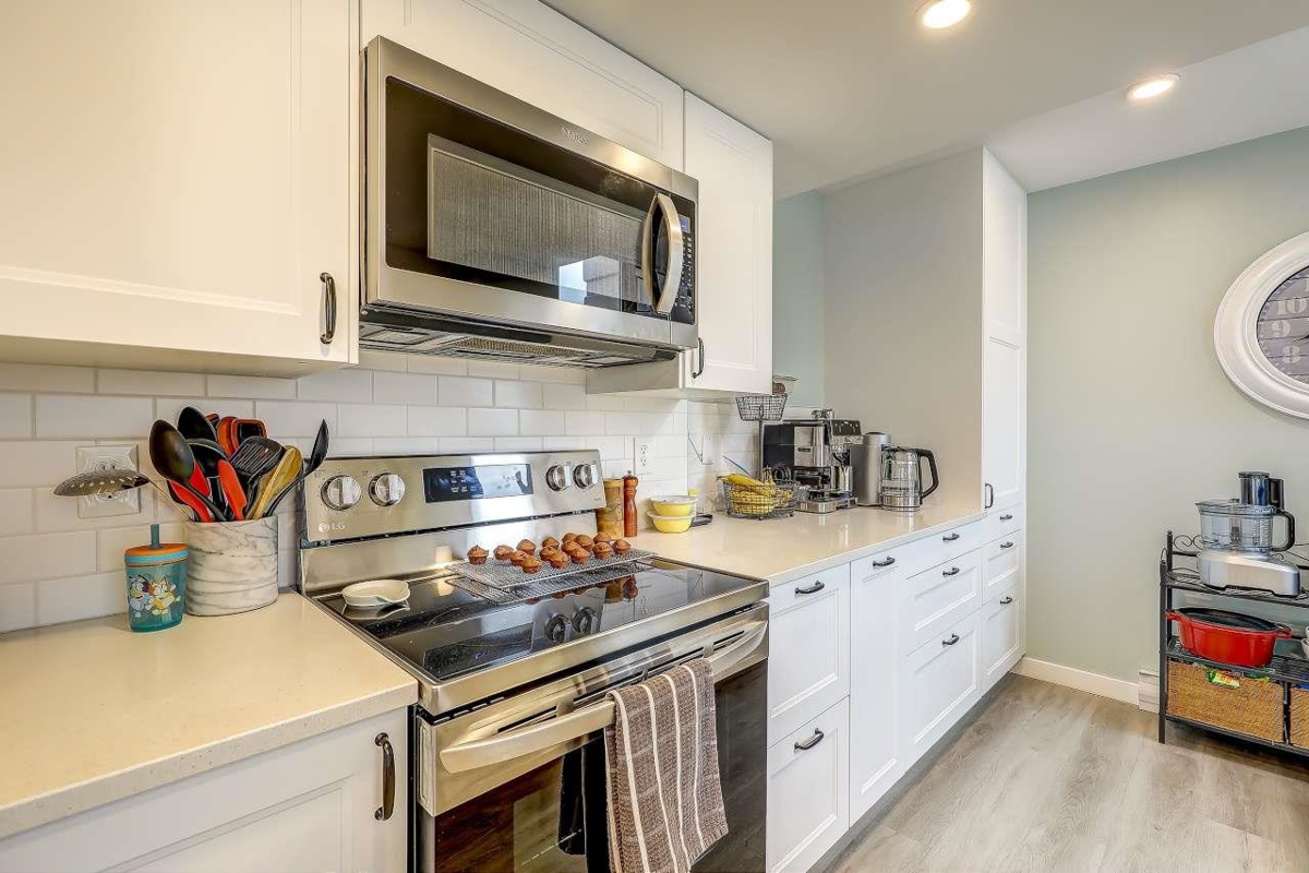 Kitchen Photo of 1306 1196 Pipeline Road, Coquitlam, BC