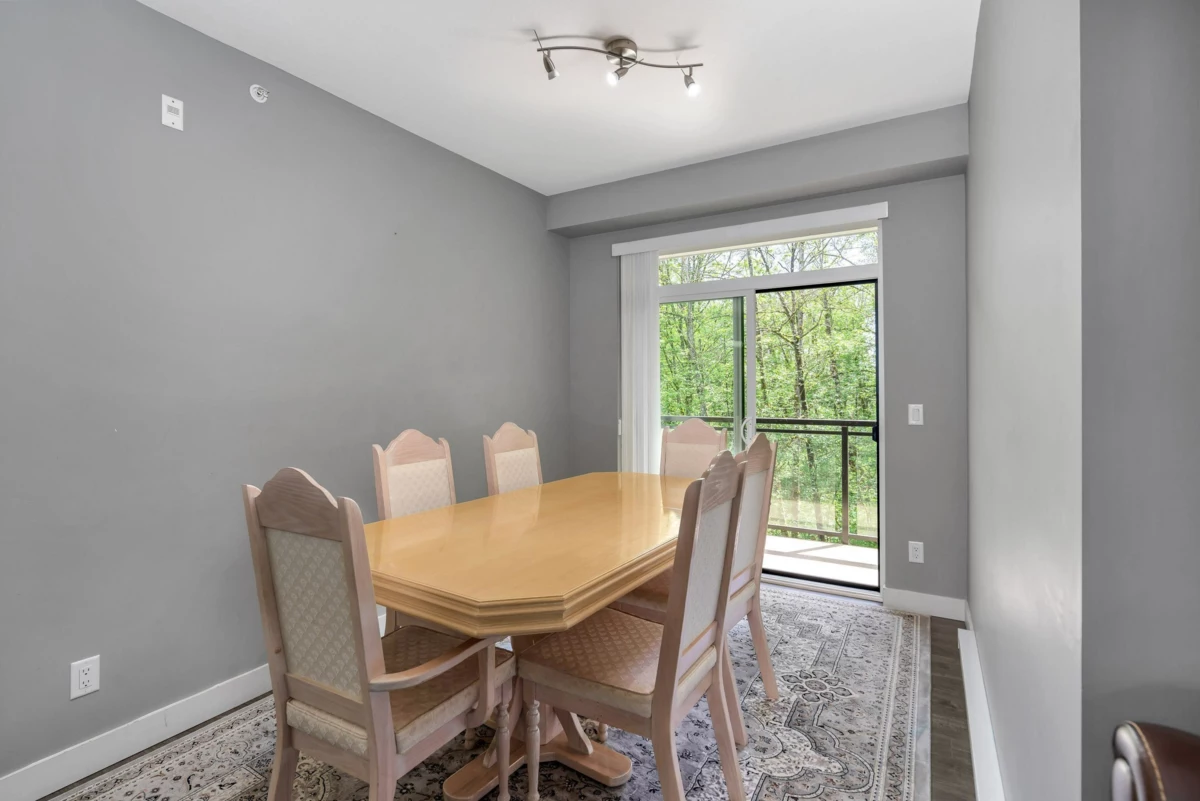 Breakfast Nook Photo of 411 14358 60 Avenue, Surrey, BC