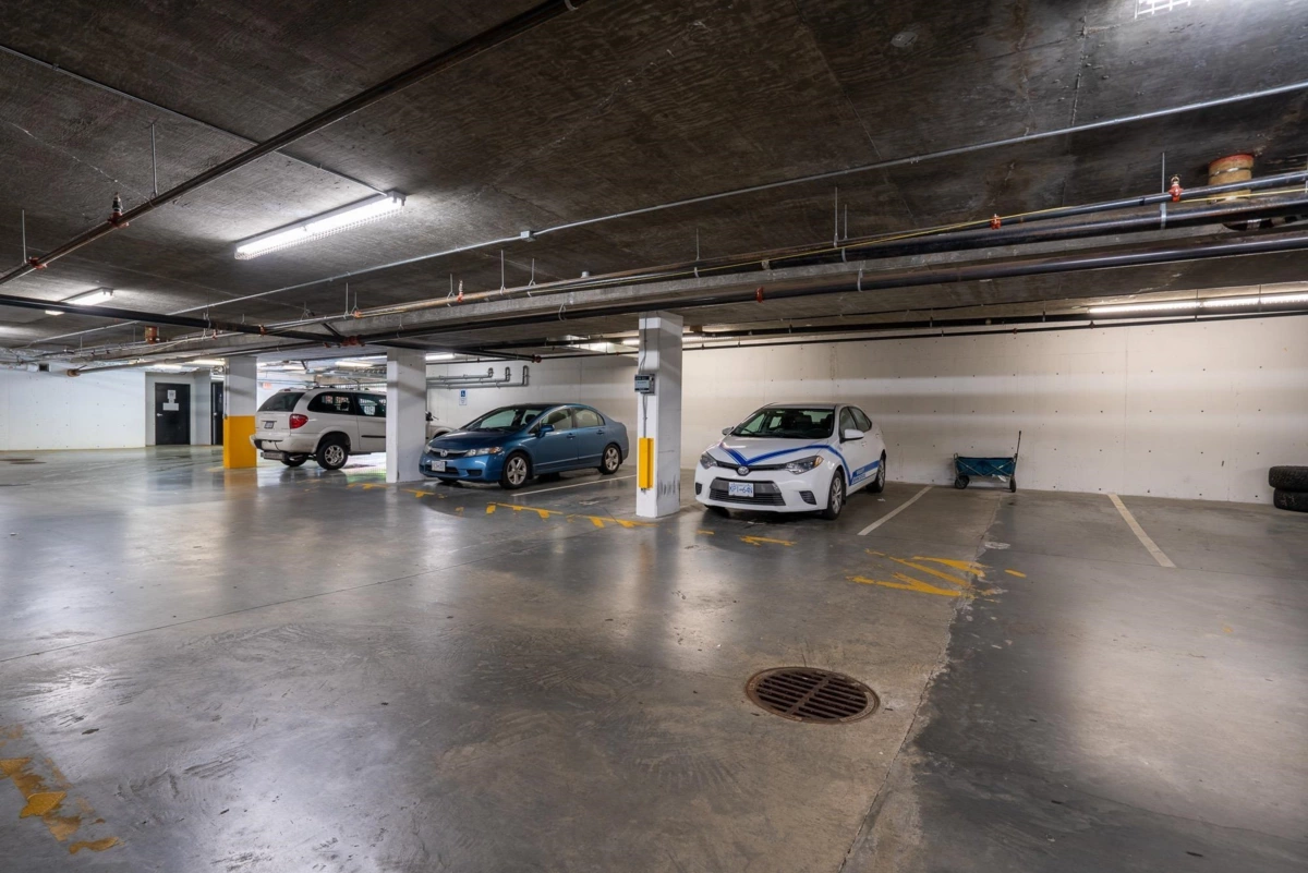 Entry Foyer Photo of 411 14358 60 Avenue, Surrey, BC