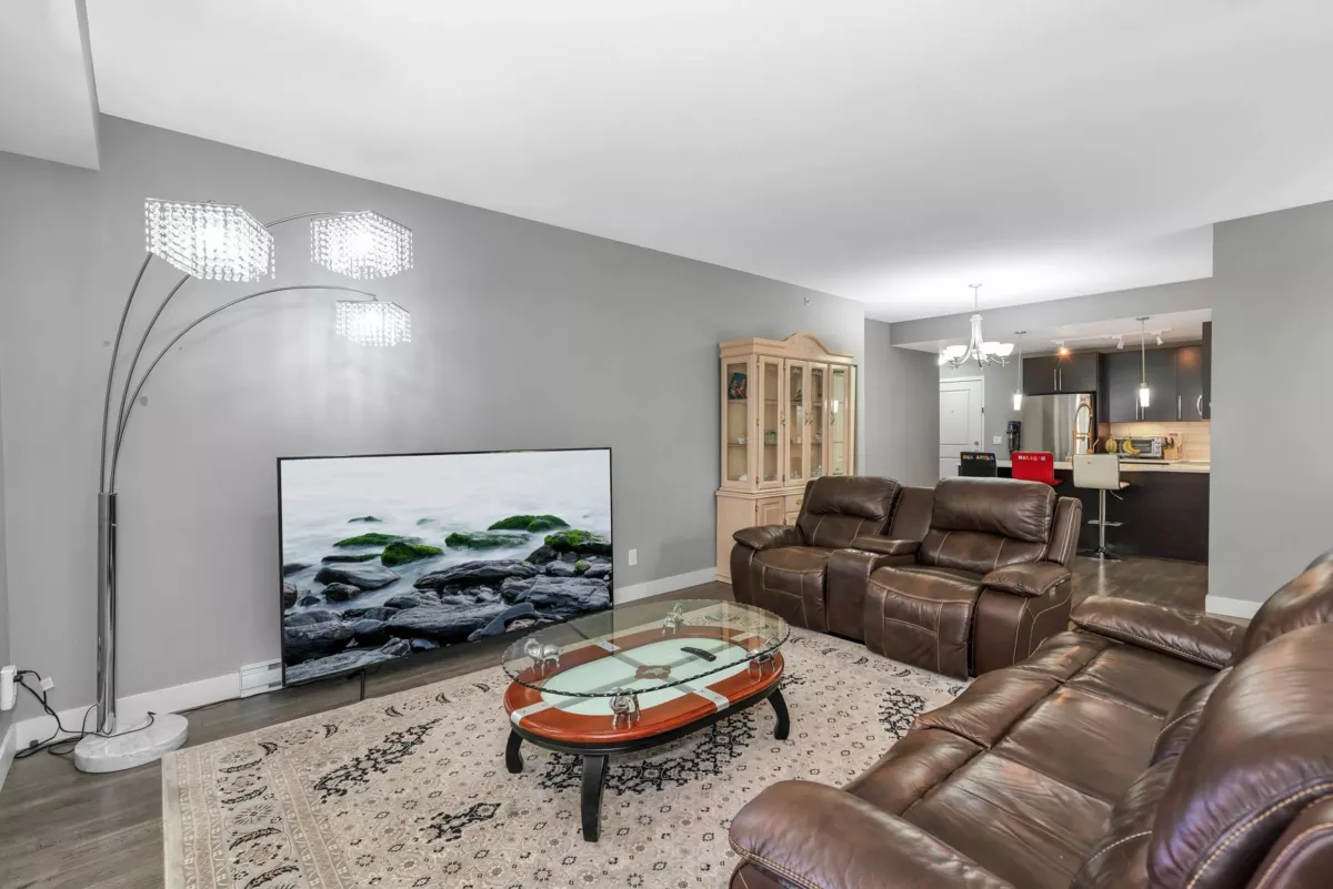 Kitchen Photo of 411 14358 60 Avenue, Surrey, BC