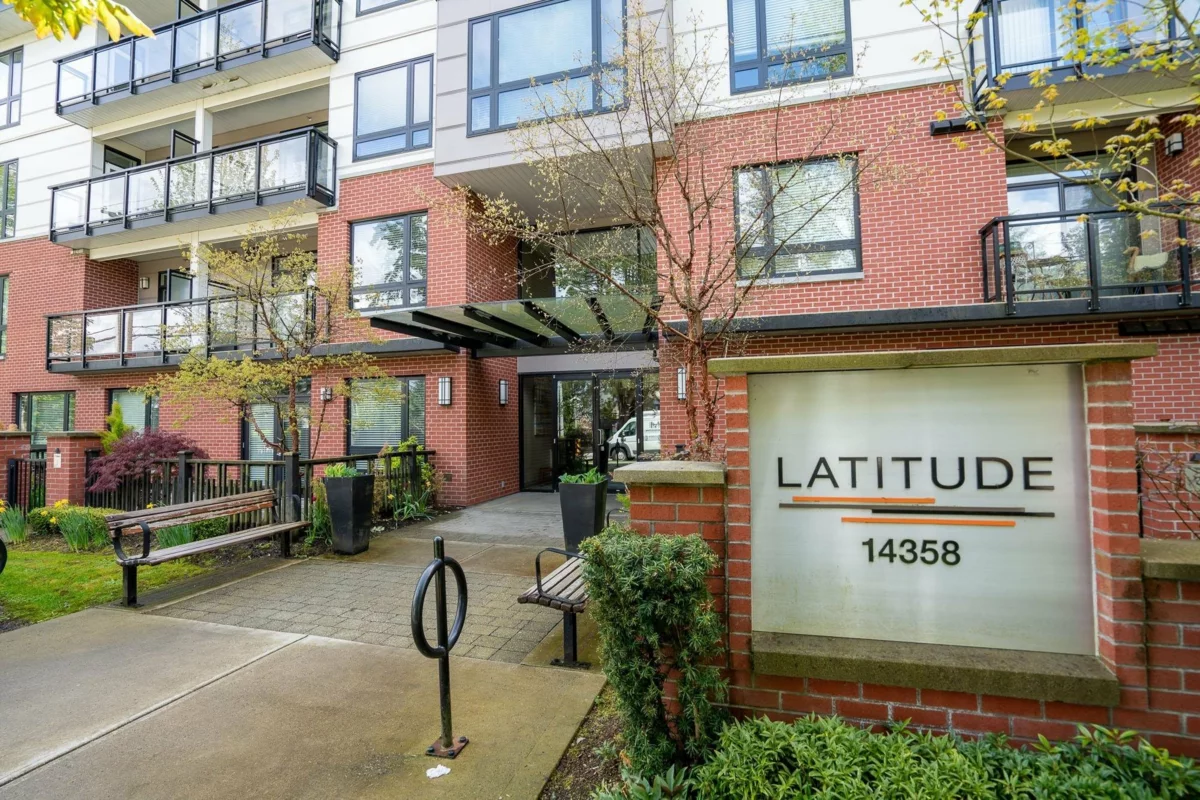 Living Room Photo of 411 14358 60 Avenue, Surrey, BC
