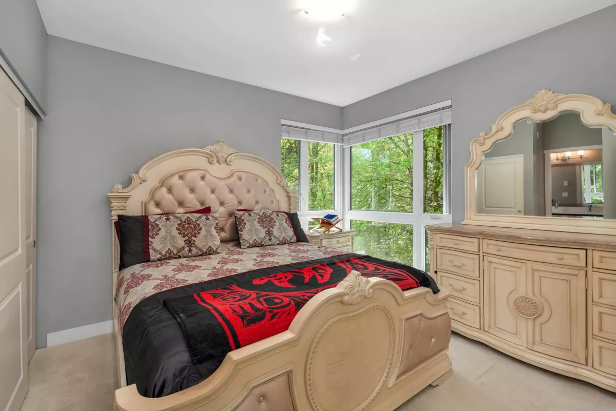 Walk-In Closet Photo of 411 14358 60 Avenue, Surrey, BC