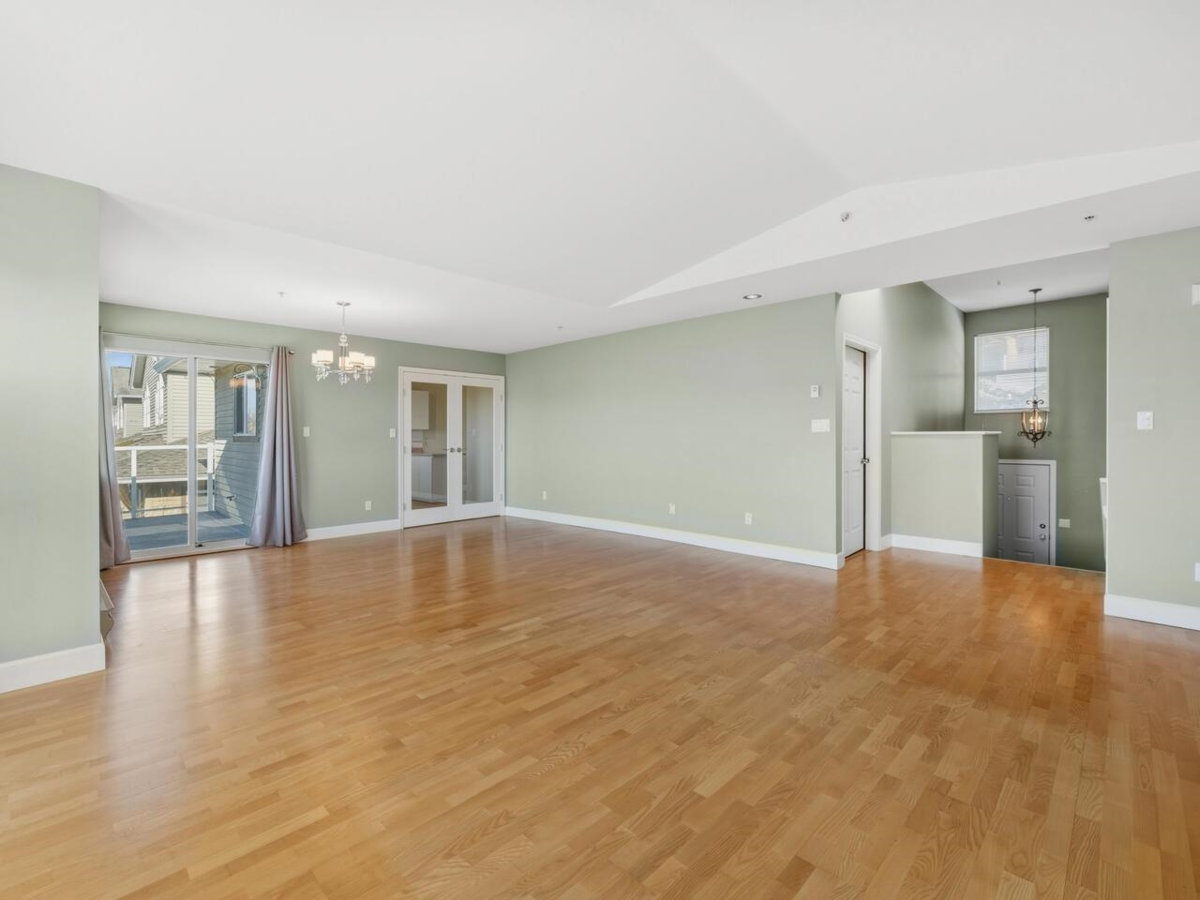 Breakfast Nook Photo of 1141 O'flaherty Gate, Port Coquitlam, BC