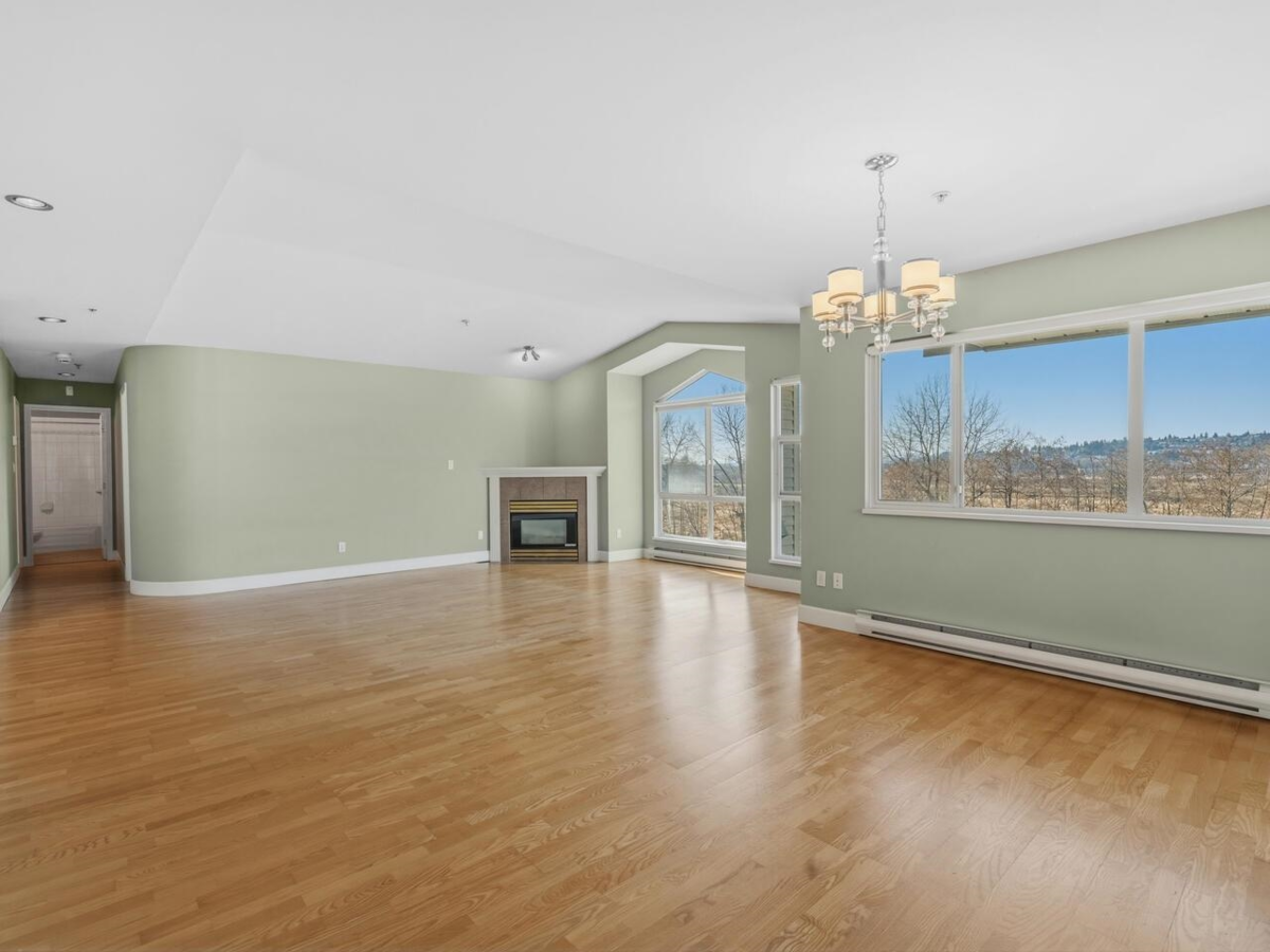 Dining Area Photo of 1141 O'flaherty Gate, Port Coquitlam, BC
