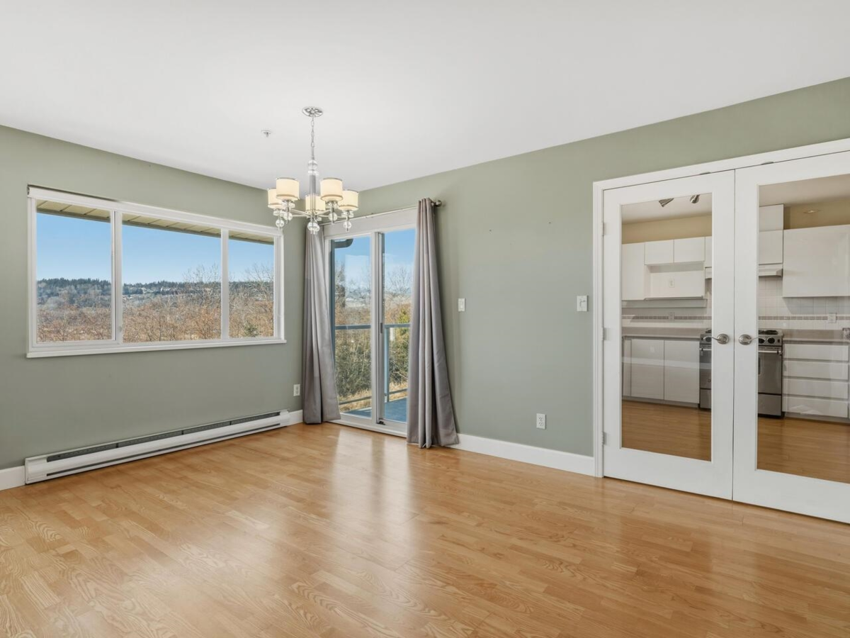 Kitchen Island Photo of 1141 O'flaherty Gate, Port Coquitlam, BC