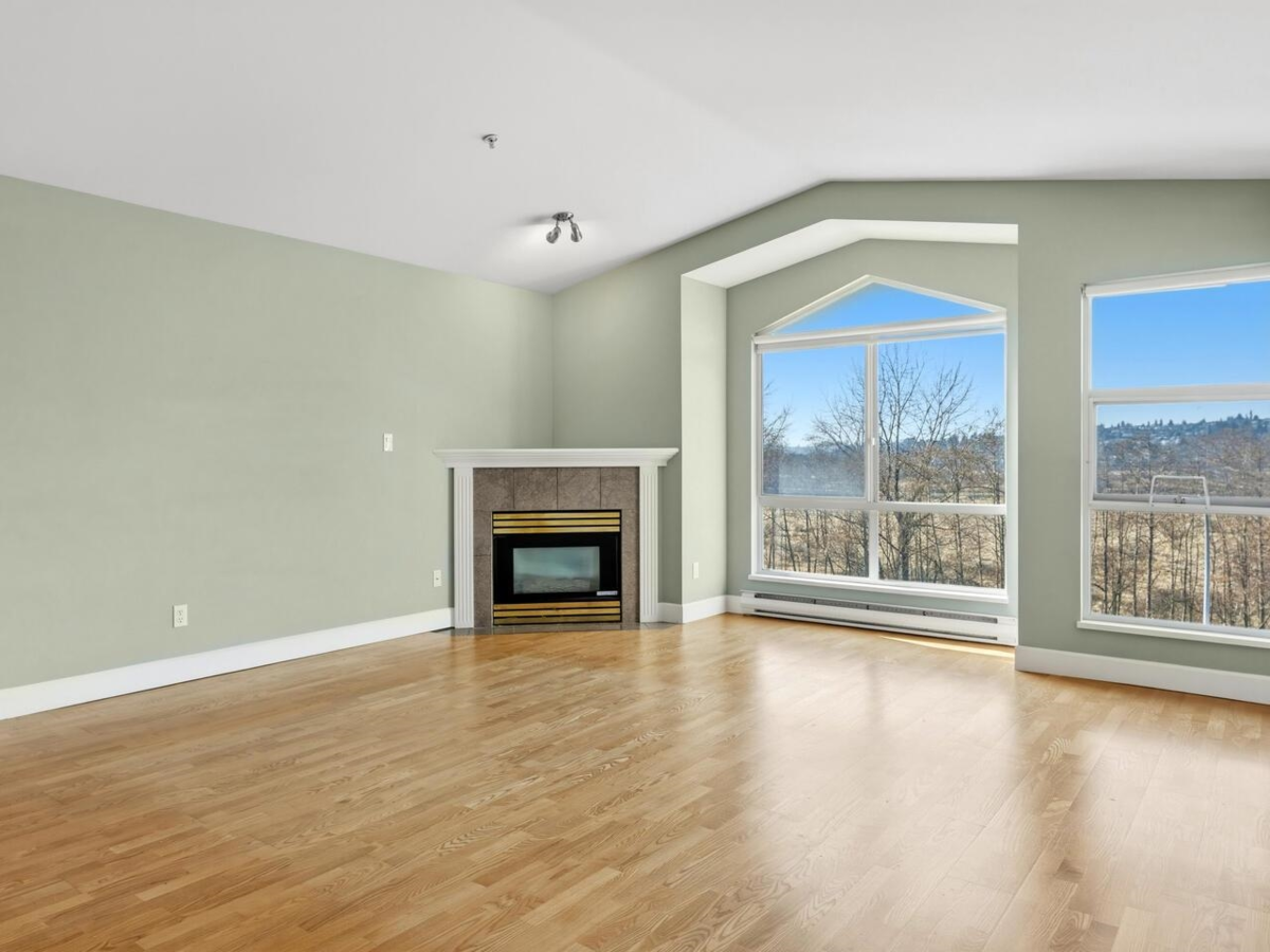 Kitchen Photo of 1141 O'flaherty Gate, Port Coquitlam, BC
