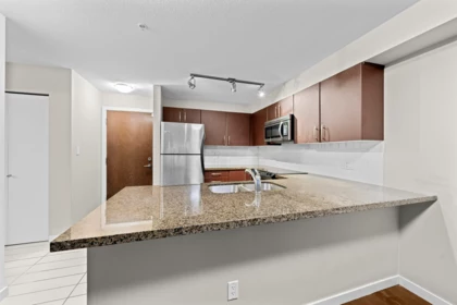 209 7337 Macpherson Avenue, Burnaby, BC, Metrotown — 1 bed apartment/condo for sale