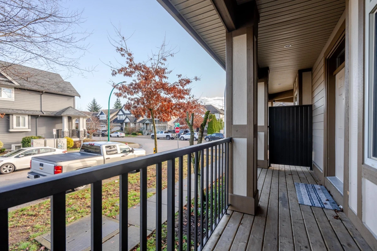 Living Room Photo of 19586 72a Avenue, Surrey, BC
