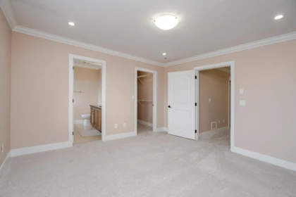 Laundry Room Photo of 19586 72a Avenue, Surrey, BC