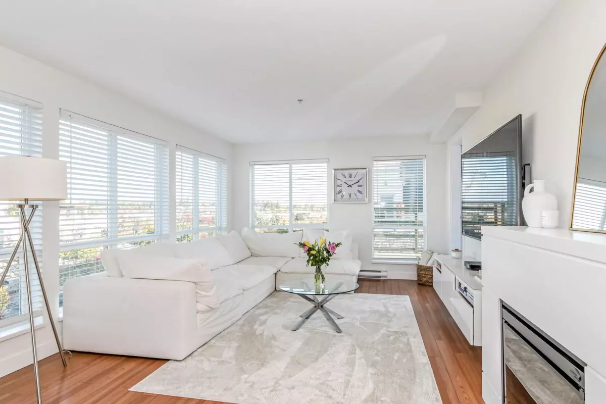 Living Room Photo of 311 15775 Croydon Drive, Surrey, BC