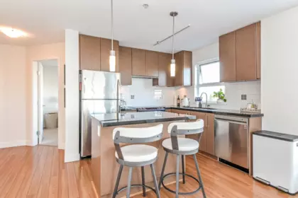 Kitchen Photo of 311 15775 Croydon Drive, Surrey, BC