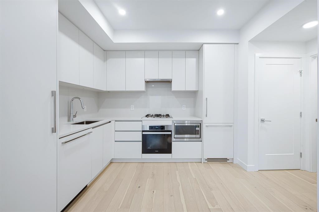 Living Room Photo of 871 33 Avenue, Vancouver, BC