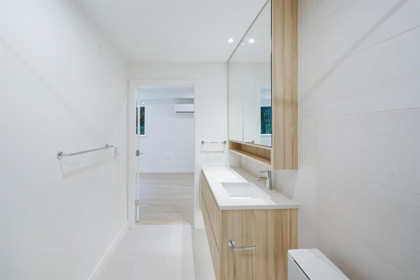 Primary Bathroom Photo of 871 33 Avenue, Vancouver, BC