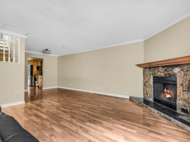 Kitchen Photo of 14783 101 Avenue, Surrey, BC