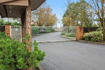 Backyard Photo of 118 6841 138 Street, Surrey, BC
