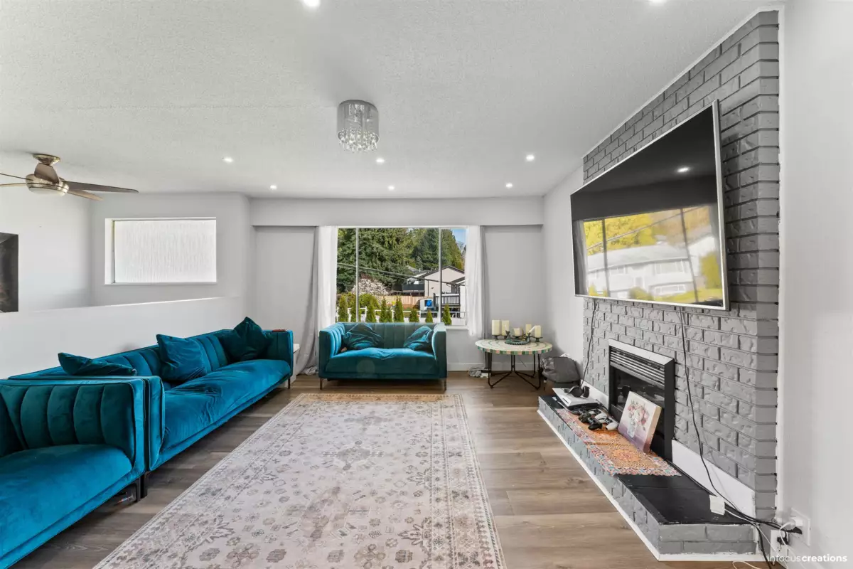 Family Room Photo of 7961 Tanager Street, Mission, BC