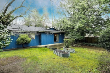 Hallway Photo of 15584 98 Avenue, Surrey, BC