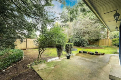 Staircase Photo of 15584 98 Avenue, Surrey, BC