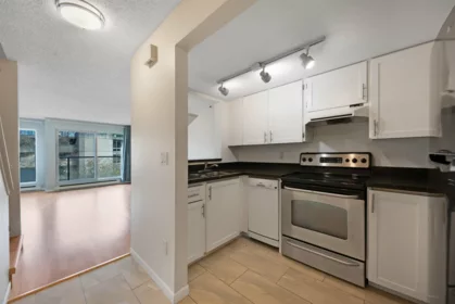 Kitchen Photo of 8 1355 W 4th Avenue, Vancouver, BC