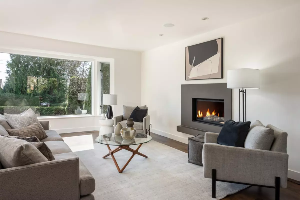 Family Room Photo of 2323 Inglewood Avenue, West Vancouver, BC