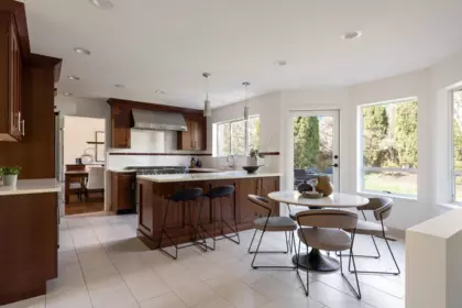 Kitchen Island Photo of 2323 Inglewood Avenue, West Vancouver, BC