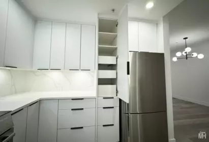 Kitchen Photo of 111 15392 16a Avenue, Surrey, BC