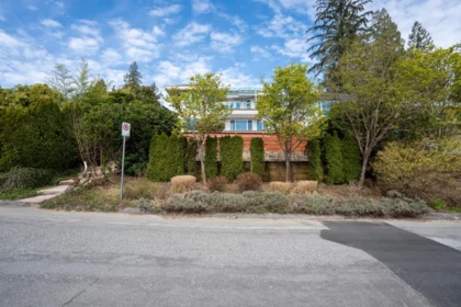 Fitness Center Photo Near 4493 Epps Avenue, North Vancouver, BC