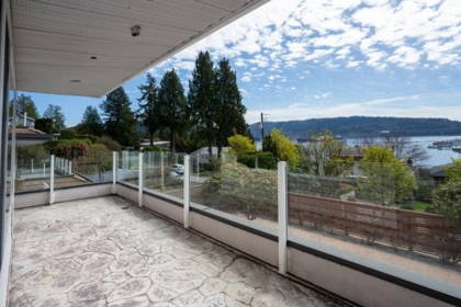 Garden / Landscaping Photo of 4493 Epps Avenue, North Vancouver, BC