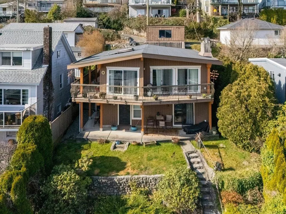 Family Room Photo of 151 N Holdom Avenue, Burnaby, BC