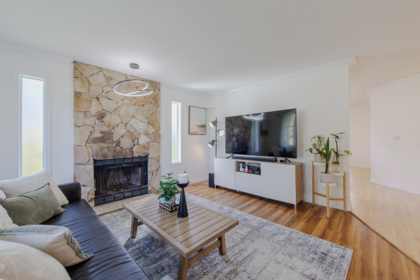Mudroom Photo of 20180 Wanstead Street, Maple Ridge, BC
