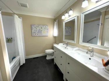 Guest Bathroom Photo of 15863 Alder Place, Surrey, BC