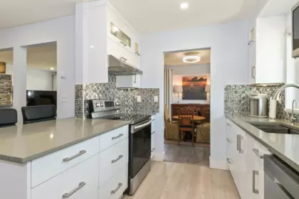 Kitchen Island Photo of 20 2475 Emerson Street, Abbotsford, BC