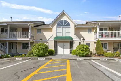 Swimming Pool Photo of 20 2475 Emerson Street, Abbotsford, BC
