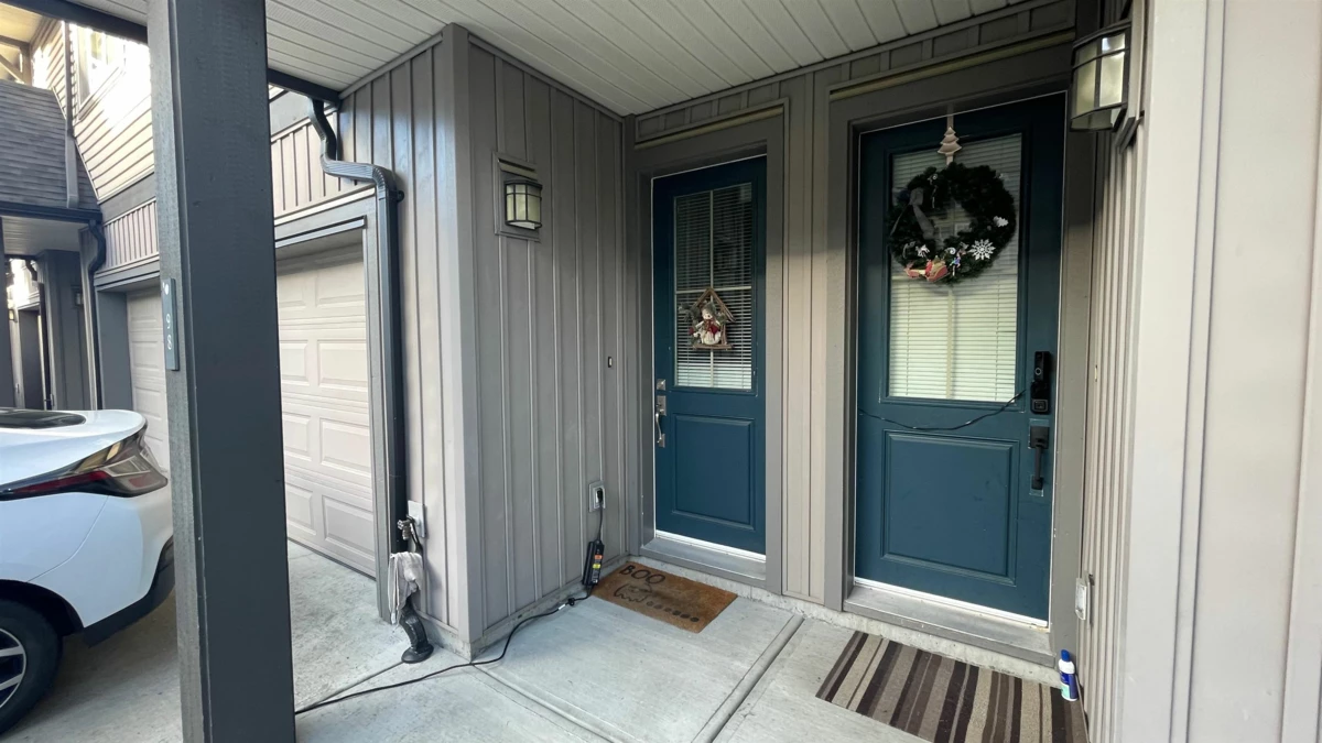 Family Room Photo of 98 9525 204 Street, Langley, BC