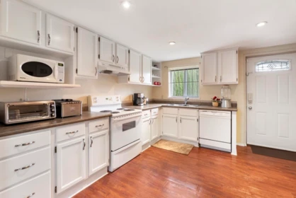 Hallway Photo of 11275 150 Street, Surrey, BC