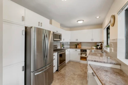 Kitchen Island Photo of 11275 150 Street, Surrey, BC