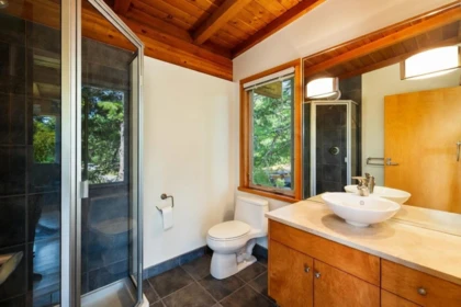 Basement Recreation Room Photo of 1301 Sunset Road, Bowen Island, BC
