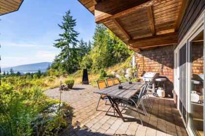 Entry Foyer Photo of 1301 Sunset Road, Bowen Island, BC