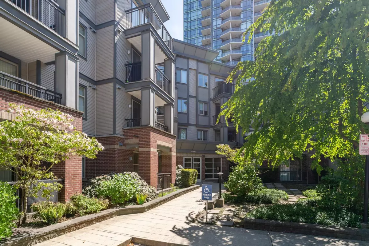 Family Room Photo of 405 10455 University Drive, Surrey, BC